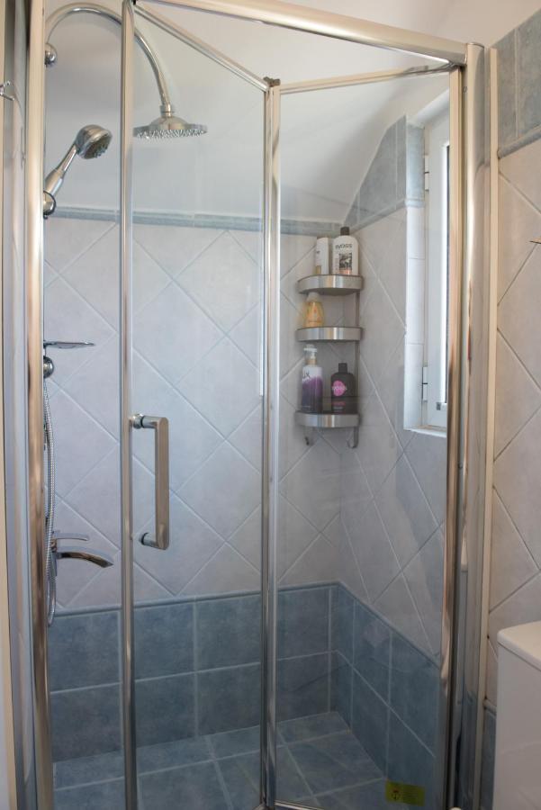 Harris Elegant House Superb View Near Airport Appartement Artemida  Buitenkant foto