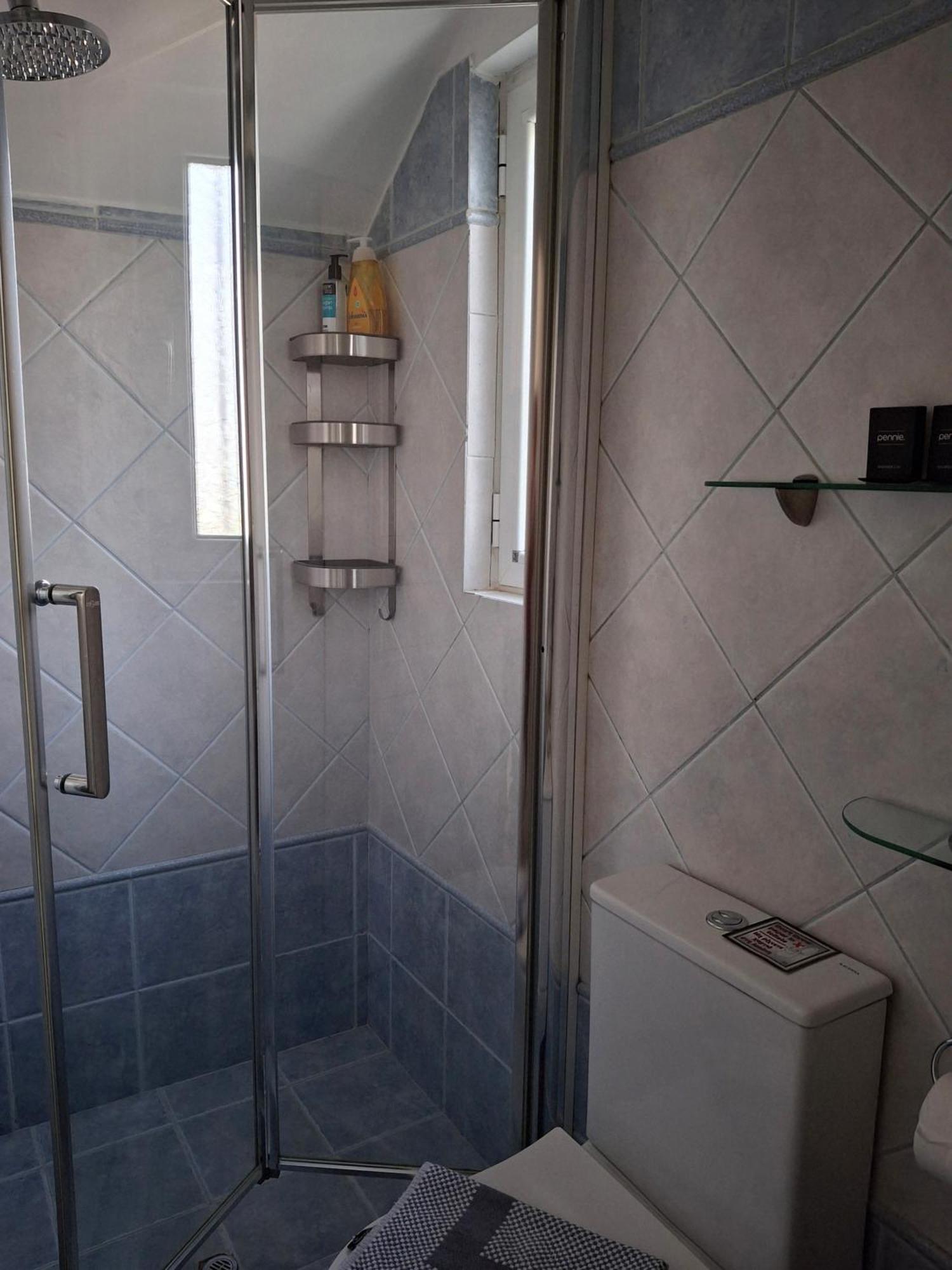 Harris Elegant House Superb View Near Airport Appartement Artemida  Buitenkant foto
